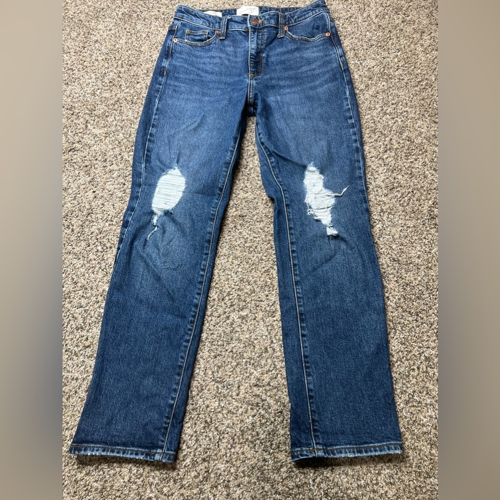 Universal thread size 4/27 distressed high rise slim straight
